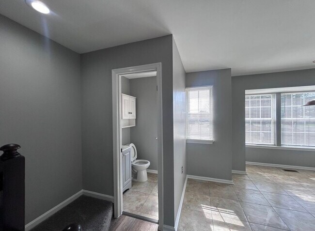 Building Photo - 3 Bedrooms 2.5 Bathrooms