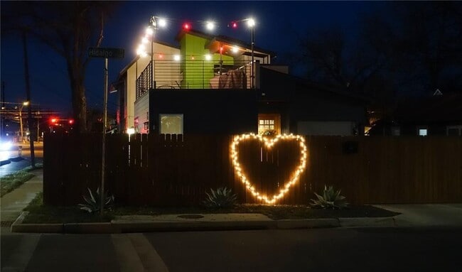 Building Photo - 2413 E 9th St