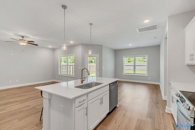 Building Photo - 147 Ivy Vine Dr