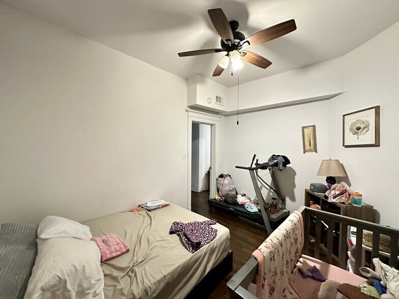 Building Photo - 5110 N Lincoln Ave