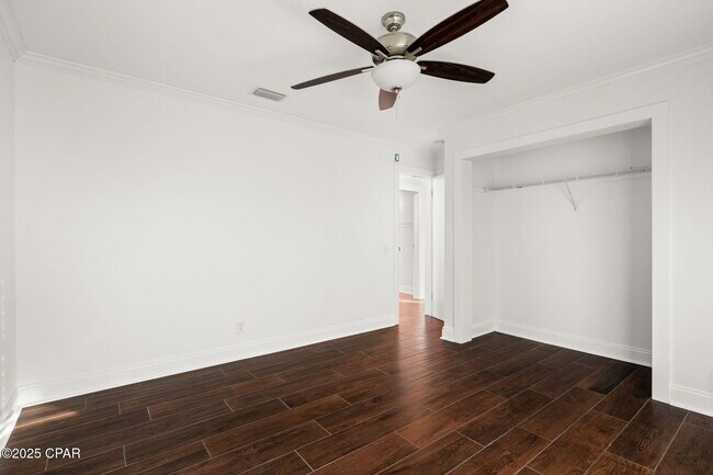 Building Photo - 1528 Oak Ave