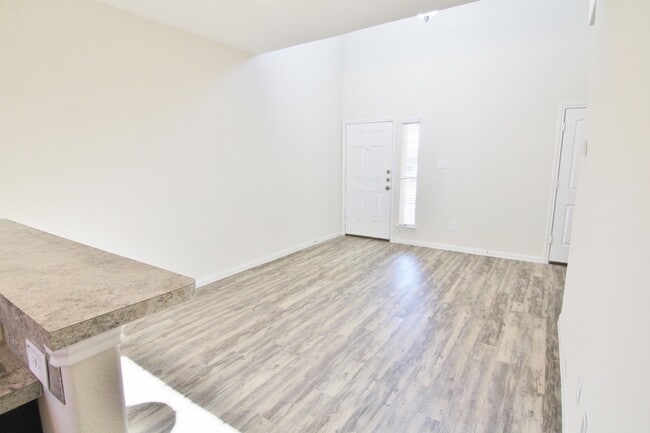 Building Photo - 6255 Brenwood Cir