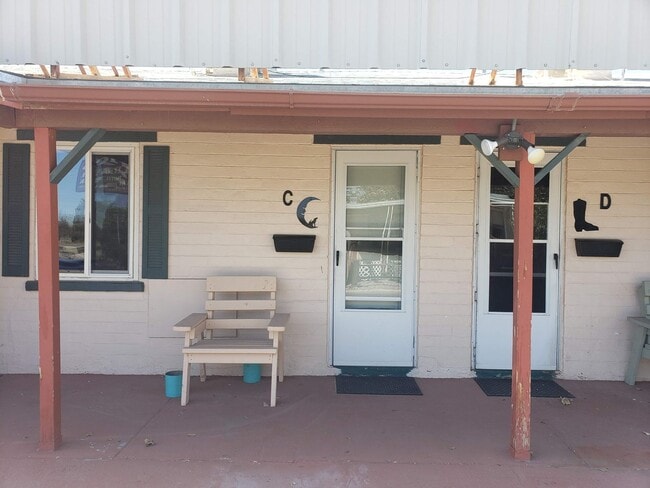 Building Photo - Cozy & Fresh Studio Apartment