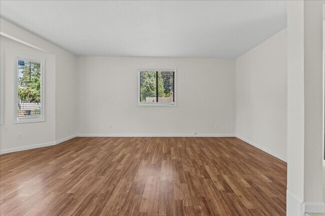 Building Photo - Beautifully renovated 4-bdrm, 2-bath Tuala...