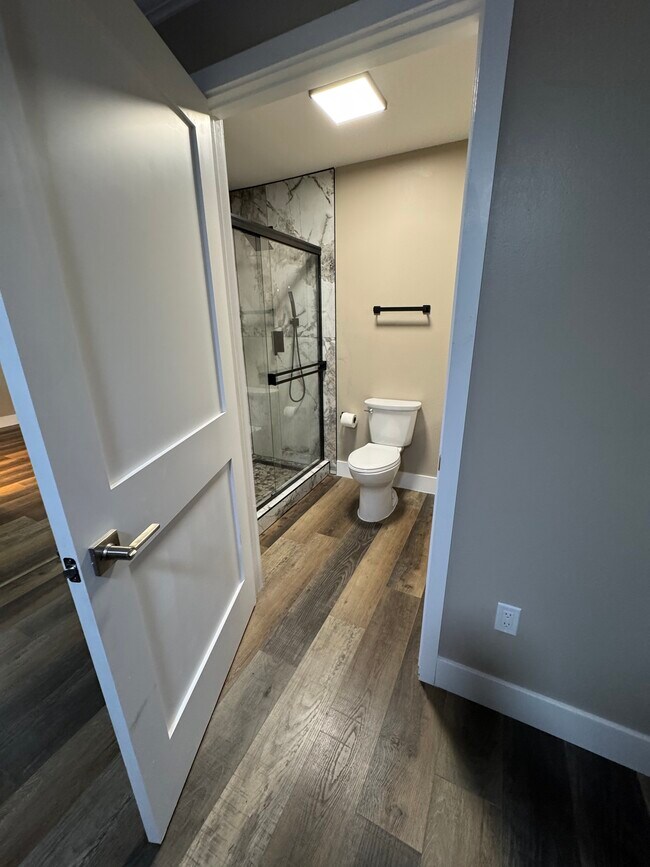 Building Photo - 1919 Summer Club Dr