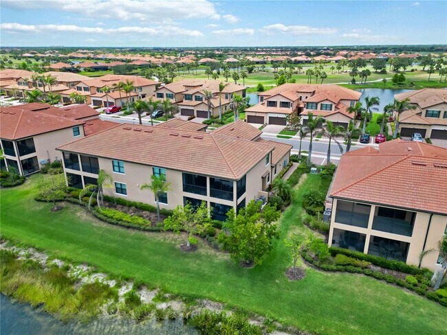 Building Photo - 10805 Tarflower Dr