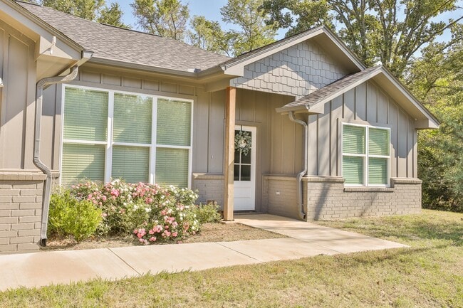 Building Photo - 20690 Pleasant Oaks Dr