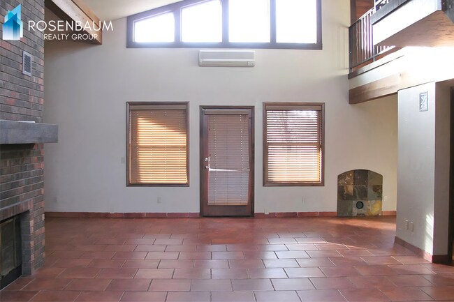 Building Photo - 2550 Love Ln