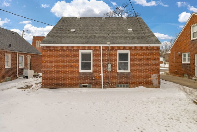 Building Photo - 4712 Cadieux Rd
