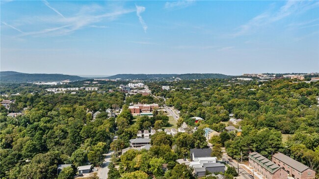 Building Photo - 588 N Willow Ave