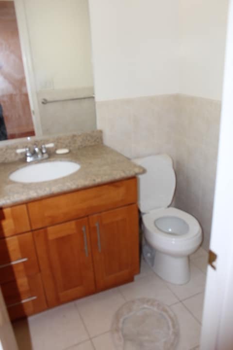 Building Photo - ( ( ( CUTE 4 BEDROOM 2 BATH ONE STORY HOUS...