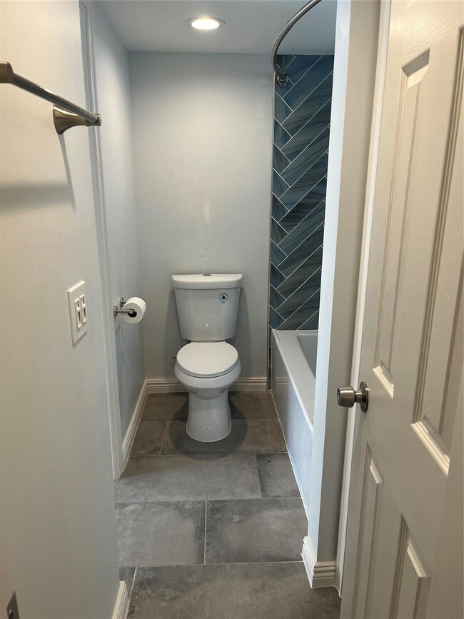 Building Photo - 9440 Live Oak Pl