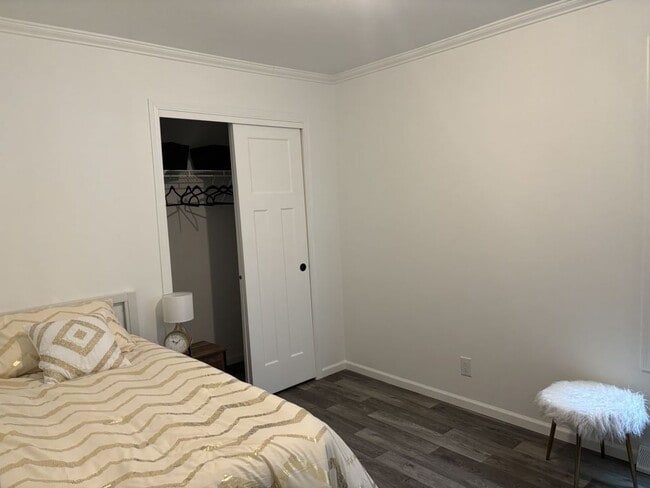 Building Photo - 16 Cimarron