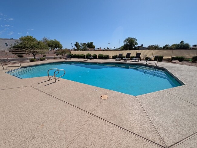 Building Photo - 2 Bedroom Townhome in the Stone Gate Commu...