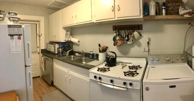 Building Photo - 1647 Valley Ave