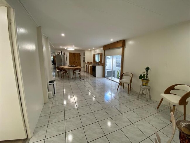 Building Photo - 5514 Lagoon Dr