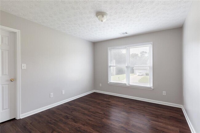 Building Photo - 49 Parkside Dr