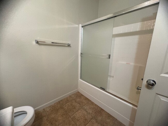 Building Photo - Nice 3-Bedroom House