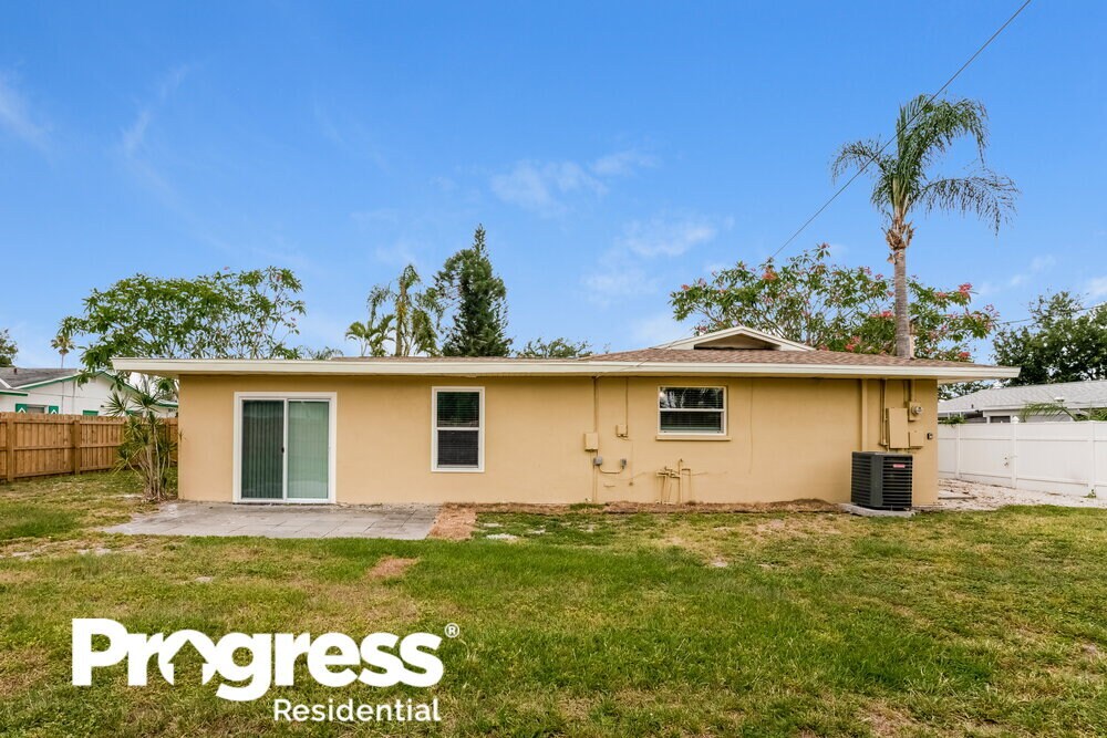 Building Photo - 6116 8th Ave Dr W