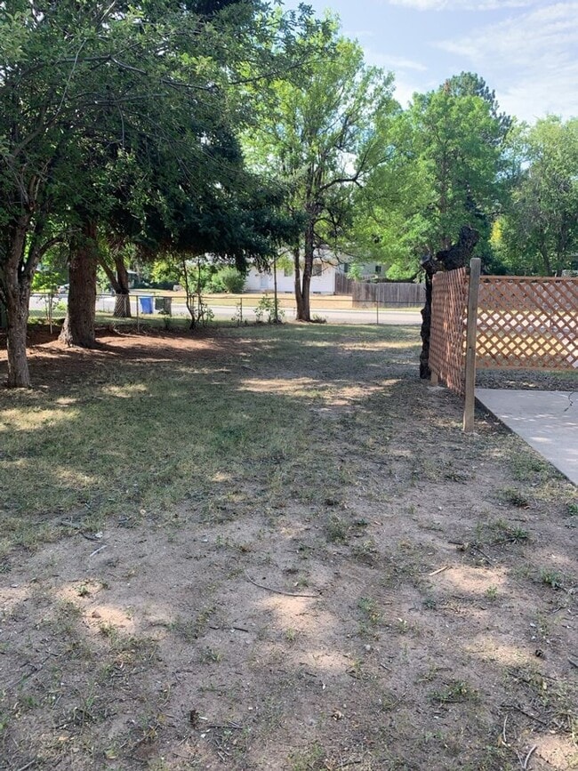 Building Photo - STUDENTS WELCOME! 4 Bedroom / 2 Bath Home Near CSU