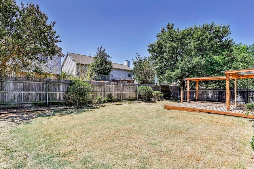 Building Photo - 5504 Big Bend Dr