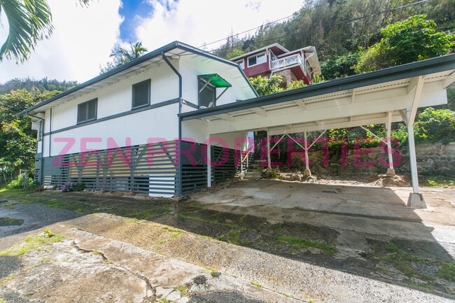 Building Photo - 1555 Moani St