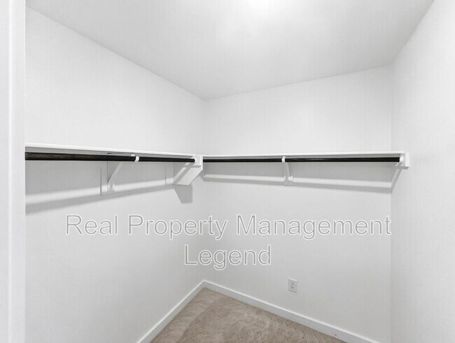 Building Photo - 809 Jamestown Ln