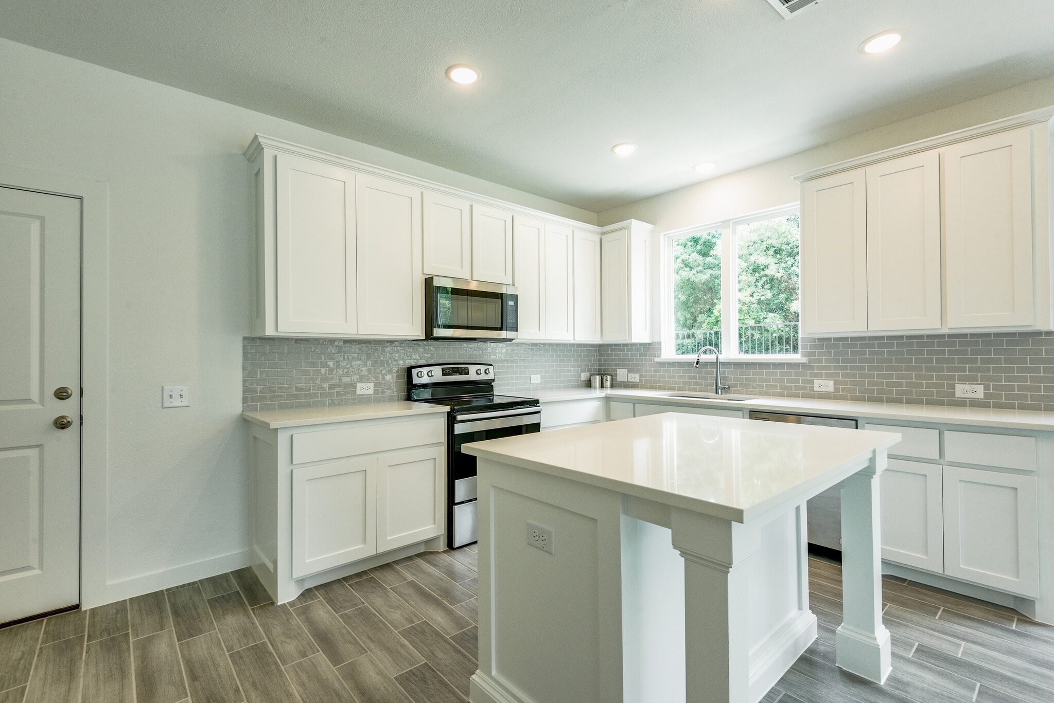 Kitchen - 333 Oakbend Dr