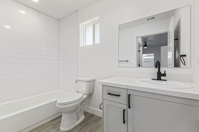 Building Photo - 1435 E Taylor St