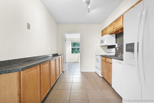 Building Photo - 261 NE 45th St