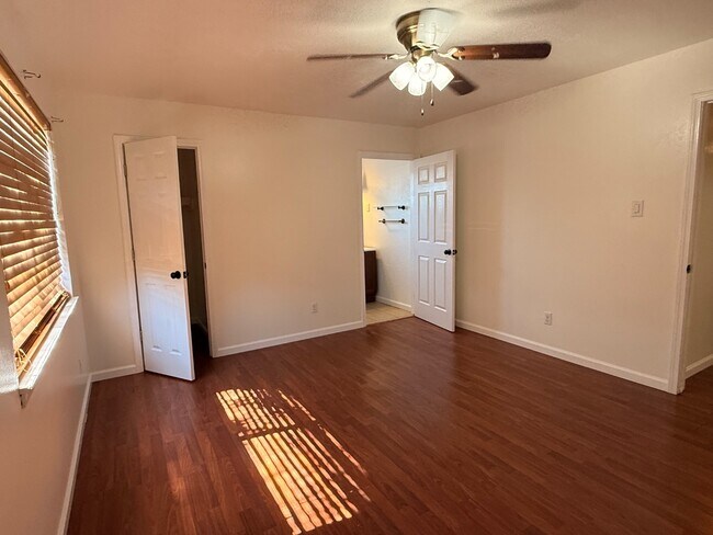 Building Photo - 3913 Pitt St NE
