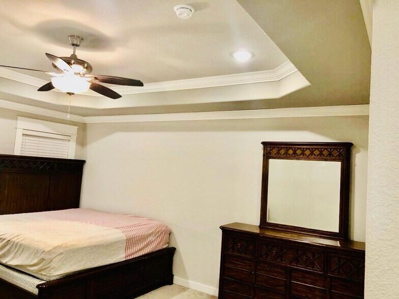 Building Photo - 1224 Bradley St