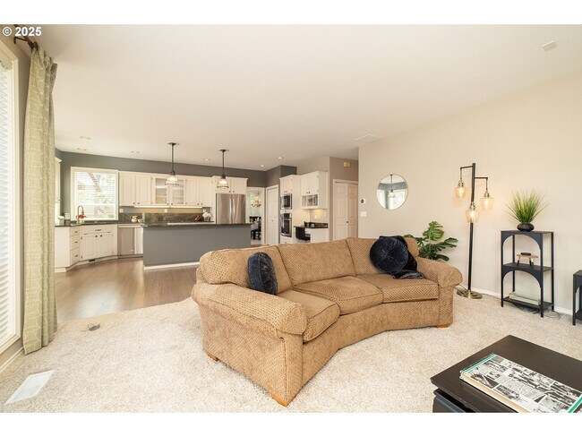 Building Photo - 5630 SW Kruse Ridge Dr