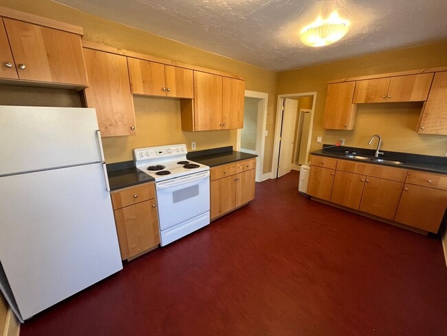 Building Photo - Historic Downtown Bend 1 Bed/1 Bath Unit - Harriman Street