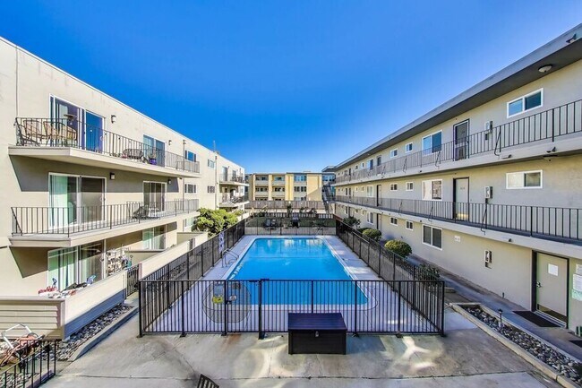 Building Photo - 1707 Shore Line Dr