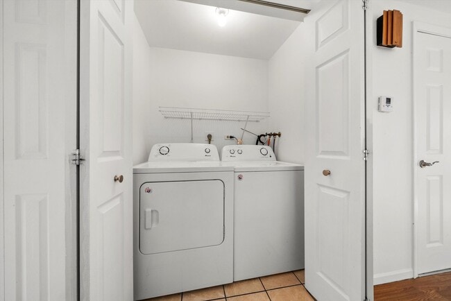 Building Photo - 430 Normandie Ln