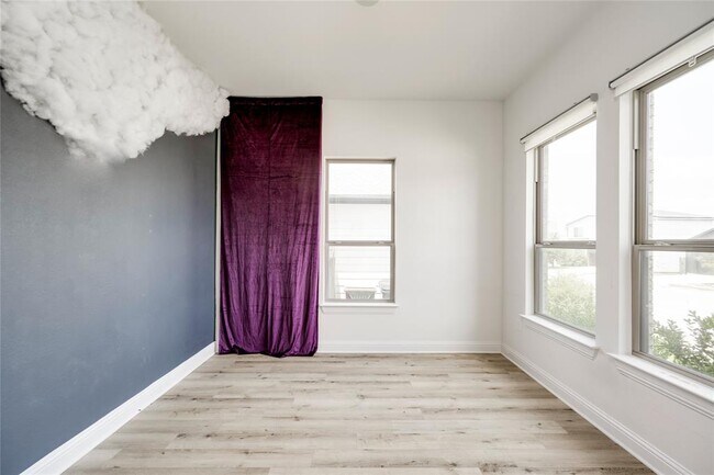 Building Photo - 9813 Evening Canopy Dr