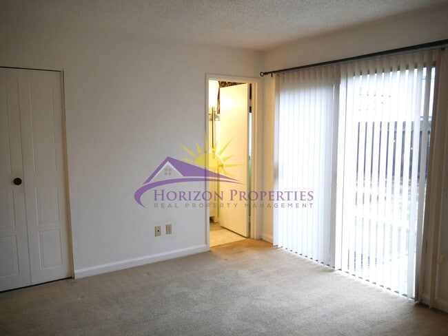 Building Photo - Spacious 4 Bed 2 Bath 1,575 sqft Lincoln V...