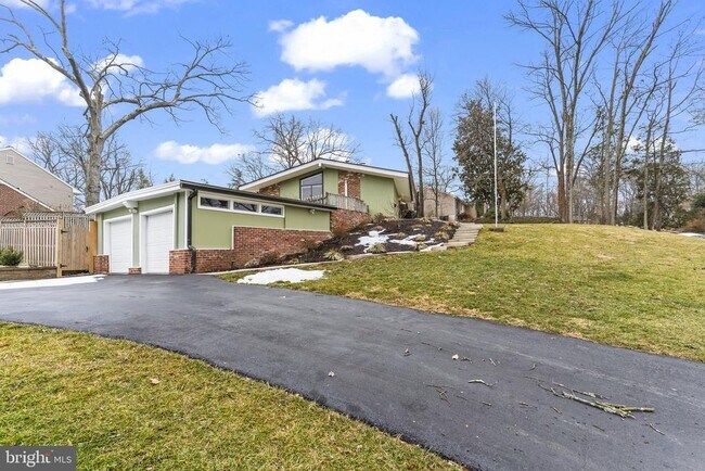 Building Photo - 7609 Woodridge Cir