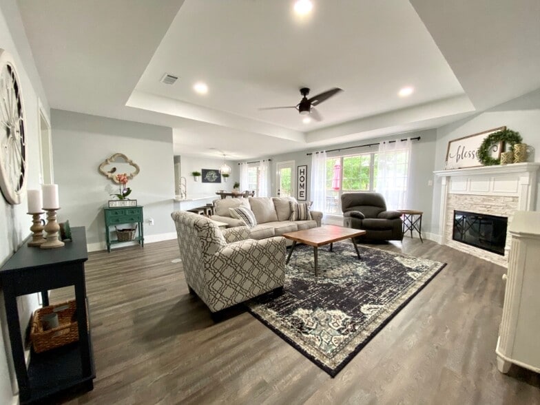 Building Photo - 110 Honeysuckle Ct