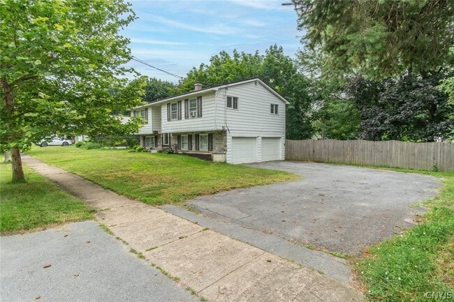 Building Photo - 147 Elm St