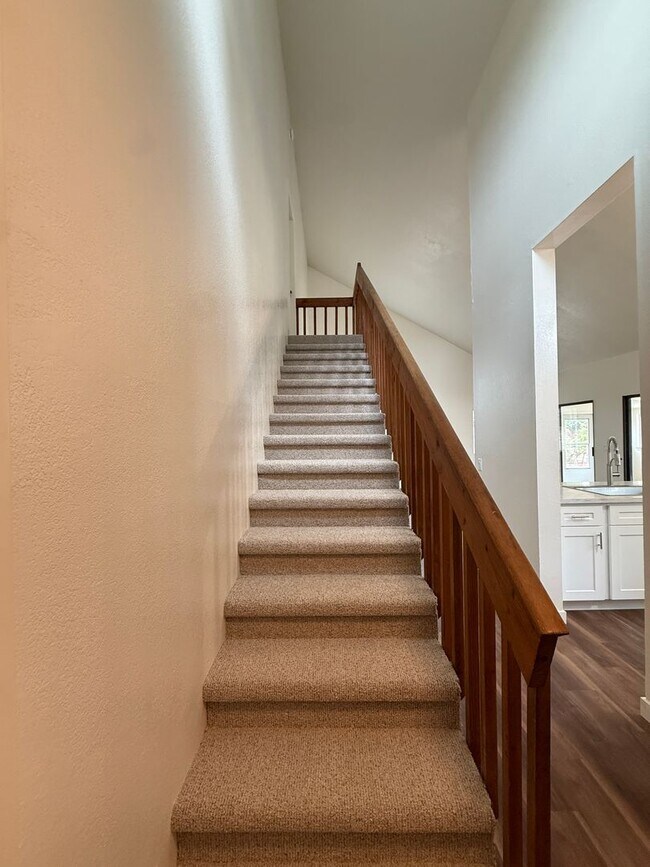 Building Photo - 1422 Eagle Ct