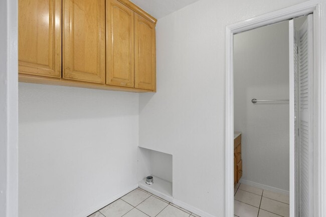 Building Photo - Charming 3 Bedroom / 1.5 Bathroom Home in ...