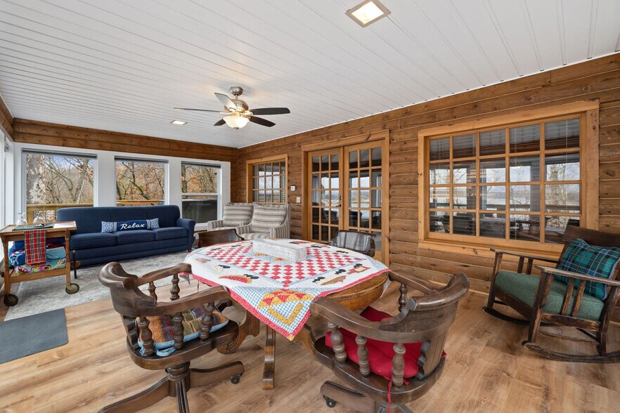 Building Photo - 19412 Pinecrest Ln