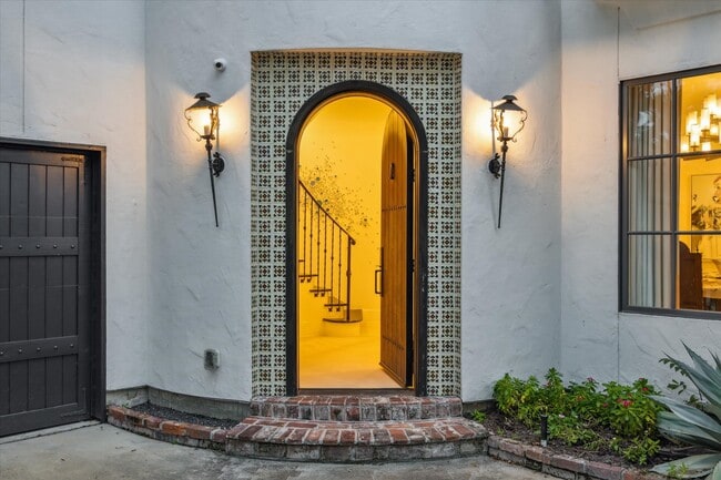 Building Photo - 3214 Westheimer Rd