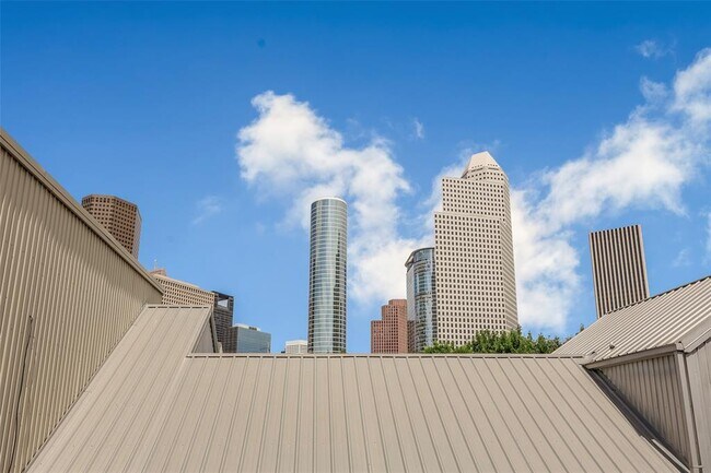 Building Photo - 1303 Arthur St