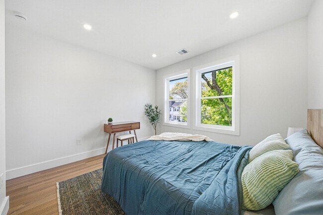 Building Photo - 54 Rangeley Rd