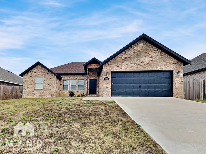 Building Photo - 801 W Jillian St