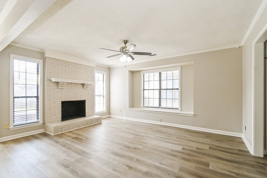 Building Photo - 7786 Hickory Meadow Rd