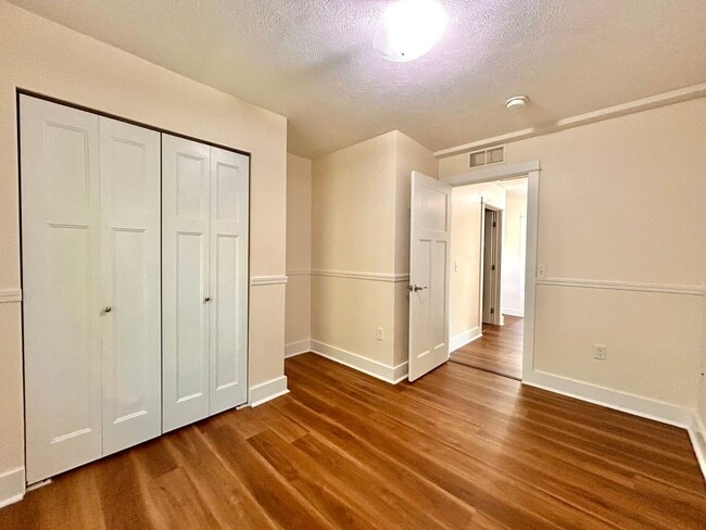 Building Photo - Four Bedroom Home in Eastown GR